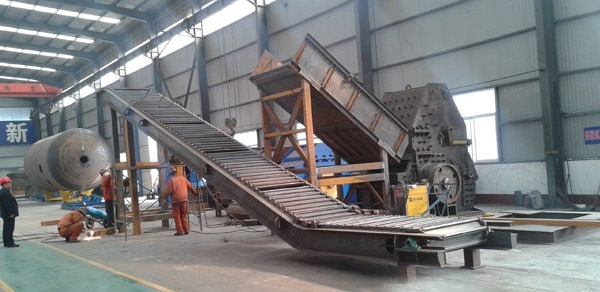 大型金屬粉碎機(jī)篩網(wǎng)更換現(xiàn)場(chǎng)